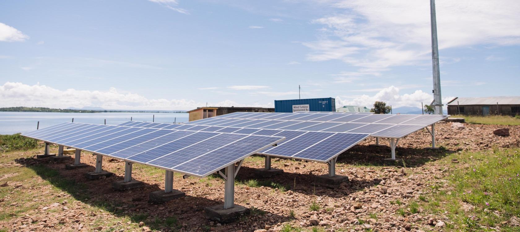 découvrez comment les énergies solaires transforment le développement durable dans les zones rurales, favorisant l'accès à une énergie propre et durable tout en soutenant les communautés locales et l'économie circulaire.