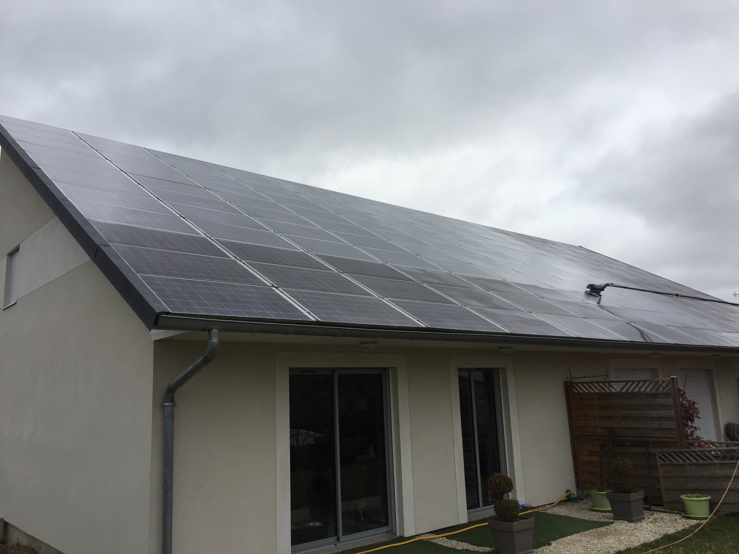 découvrez les meilleures pratiques pour l'entretien de votre hangar photovoltaïque. assurez la performance et la durabilité de vos installations avec nos conseils d'experts en maintenance et en nettoyage. profitez d'une efficacité énergétique optimale tout en préservant votre investissement.