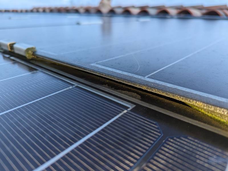 découvrez les erreurs courantes lors de l'installation de panneaux solaires et comment les éviter pour garantir un rendement optimal et sécuriser votre investissement énergétique.