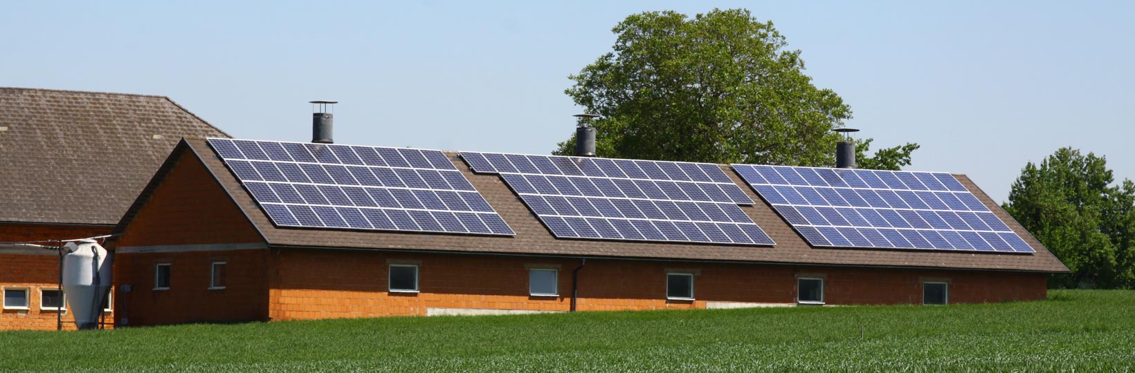 découvrez notre étude de faisabilité pour un hangar photovoltaïque, une solution rentable et durable pour optimiser l'utilisation de vos espaces tout en générant de l'énergie renouvelable. analyse complète des coûts, des avantages et des aspects techniques.