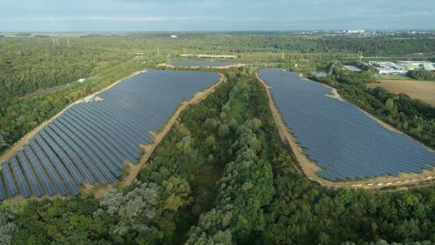 découvrez notre ferme photovoltaïque, un espace innovant dédié à la production d'énergie renouvelable grâce à des panneaux solaires. engagez-vous pour l'environnement et contribuez à la transition énergétique tout en profitant de solutions durables pour un avenir plus vert.