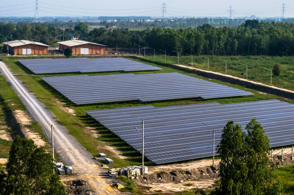 découvrez notre ferme solaire, une installation innovante dédiée à la production d'énergie renouvelable. profitez d'une solution écologique et durable pour alimenter vos besoins énergétiques tout en contribuant à la préservation de l'environnement.