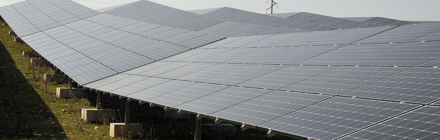 découvrez l'univers des fermes photovoltaïques : une solution innovante pour produire de l'énergie renouvelable. explorez les avantages écologiques et économiques de cette technologie durable, qui transforme les espaces en véritables centrales solaires.