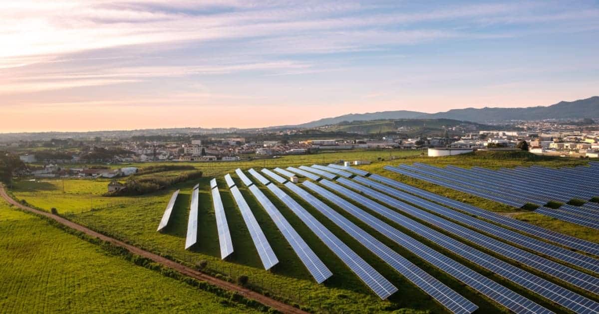 découvrez l'impact des fermes photovoltaïques sur la production d'énergie renouvelable en france. apprenez comment ces installations solaires contribuent à réduire les émissions de carbone tout en soutenant la transition énergétique.