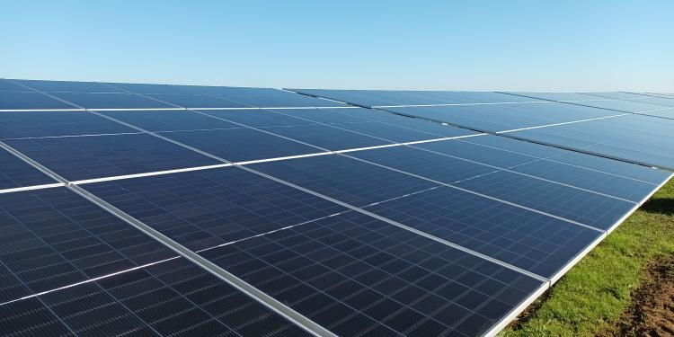découvrez comment financer votre projet photovoltaïque grâce à des solutions adaptées et des conseils d'experts. maximisez votre investissement dans les énergies renouvelables et contribuez à un avenir durable tout en réduisant vos coûts énergétiques.