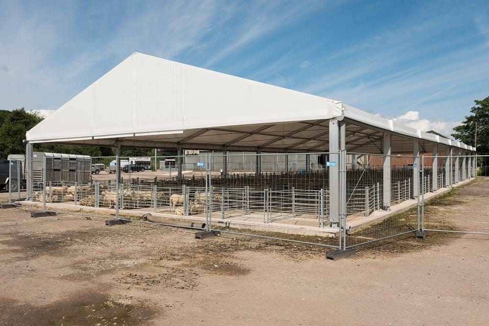 découvrez notre hangar agricole durable, conçu pour optimiser la protection de vos équipements tout en respectant l'environnement. alliez fonctionnalité et écologie avec des matériaux recyclables et une construction efficace.