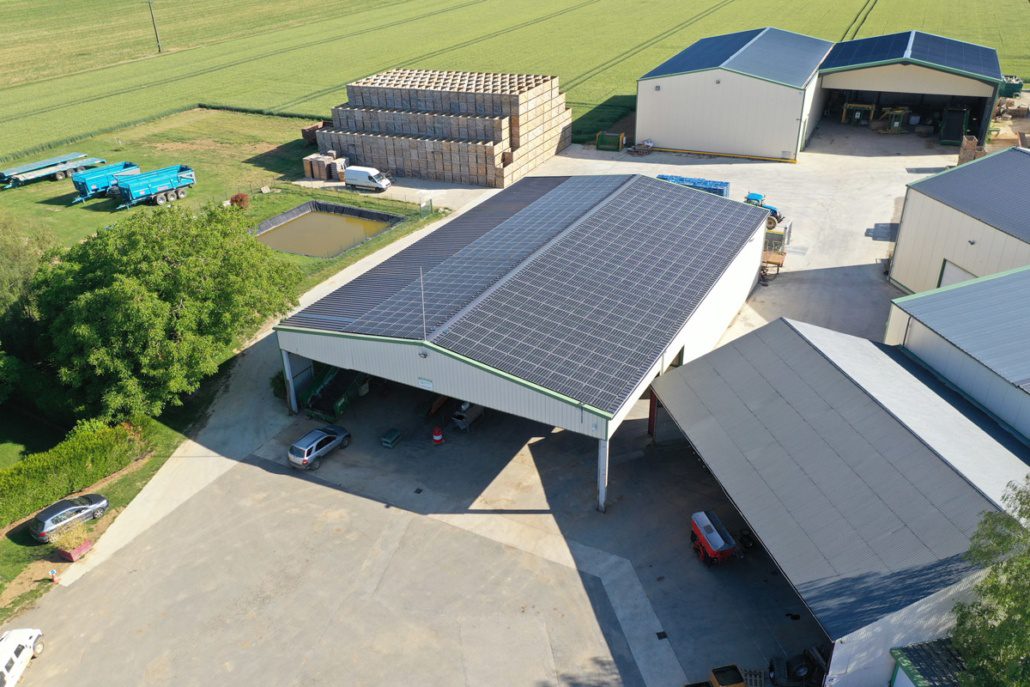 découvrez notre hangar agricole écoénergétique, conçu pour optimiser la conservation des ressources tout en offrant un espace fonctionnel et durable pour vos activités agricoles. idéal pour réduire votre empreinte écologique tout en garantissant des conditions de travail optimales.