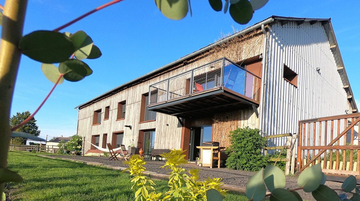 découvrez l'importance des hangars agricoles dans la préservation de la biodiversité. cet article examine comment ces structures peuvent contribuer à un écosystème équilibré tout en soutenant l'agriculture durable.