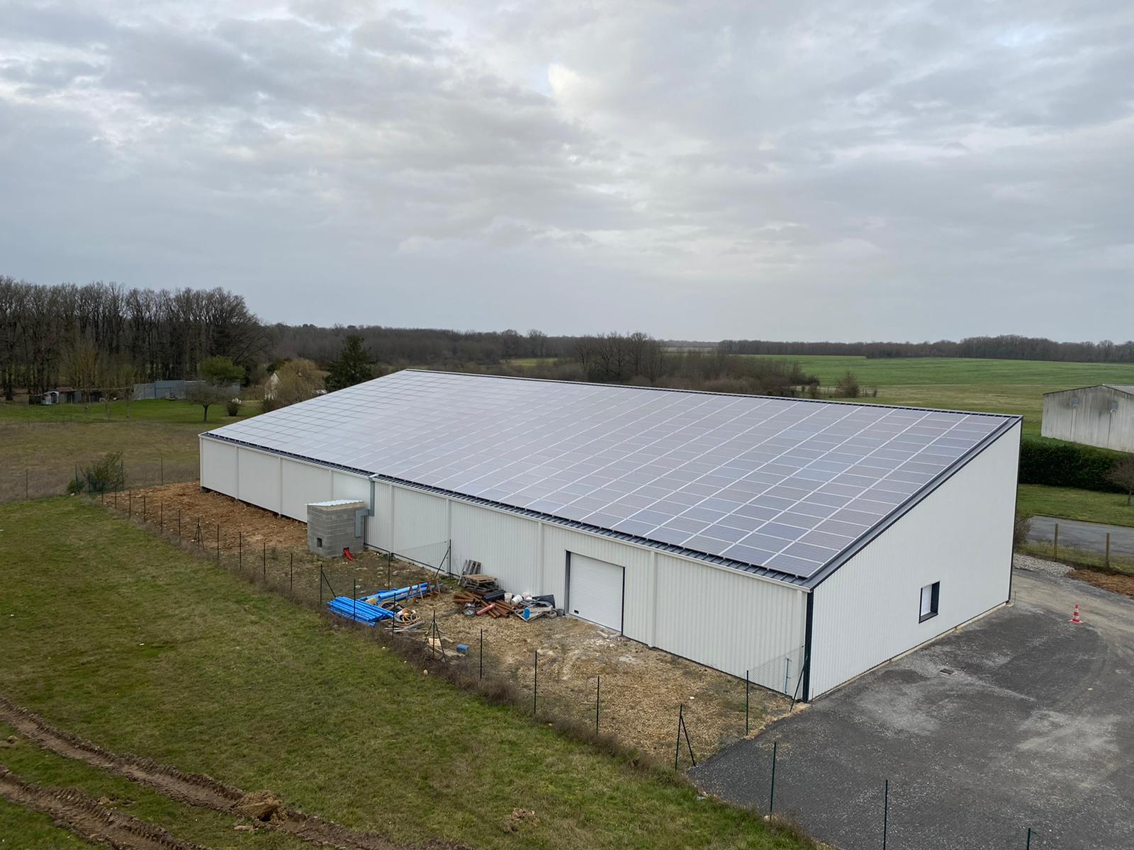 découvrez les avantages des hangars agricoles photovoltaïques : une solution innovante pour l'agriculture durable, alliant rentabilité et production d'énergie renouvelable. optimisez vos espaces tout en contribuant à la protection de l'environnement.