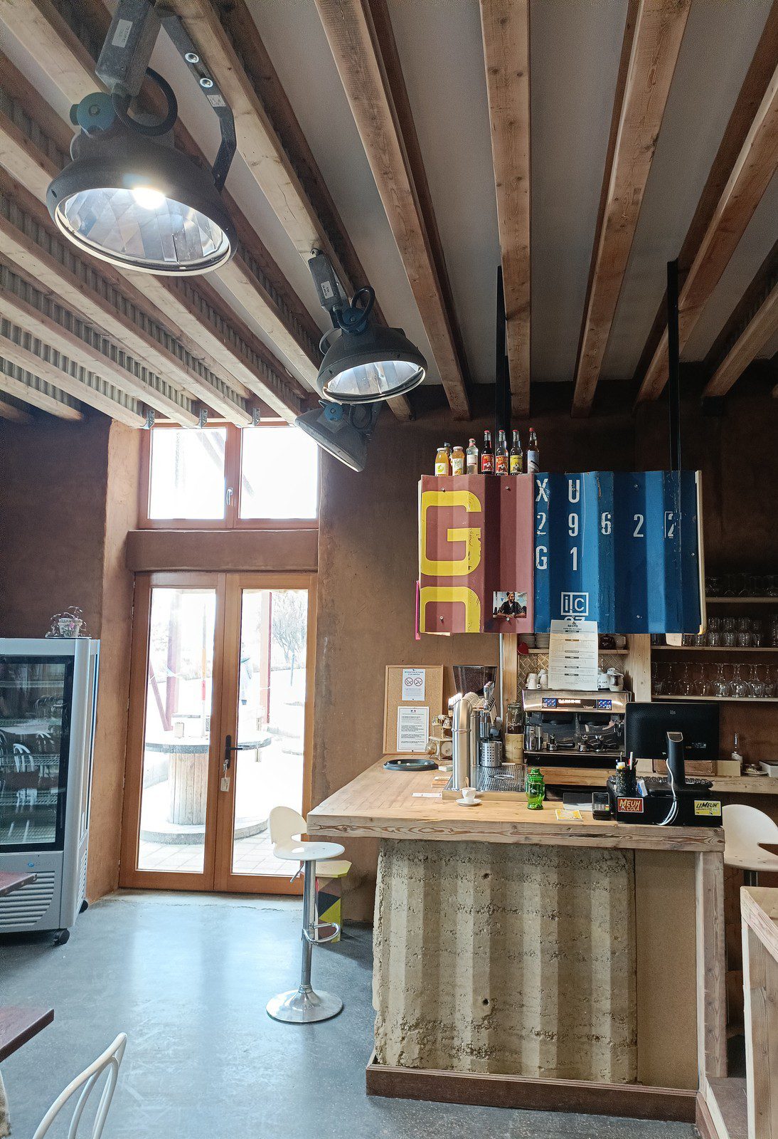 découvrez le concept innovant du hangar à consommation zéro, un espace écologique conçu pour optimiser l'utilisation des ressources et réduire l'empreinte carbone. idéal pour les entreprises soucieuses de leur impact environnemental, ce hangar intègre des solutions durables pour une efficacité énergétique maximale.
