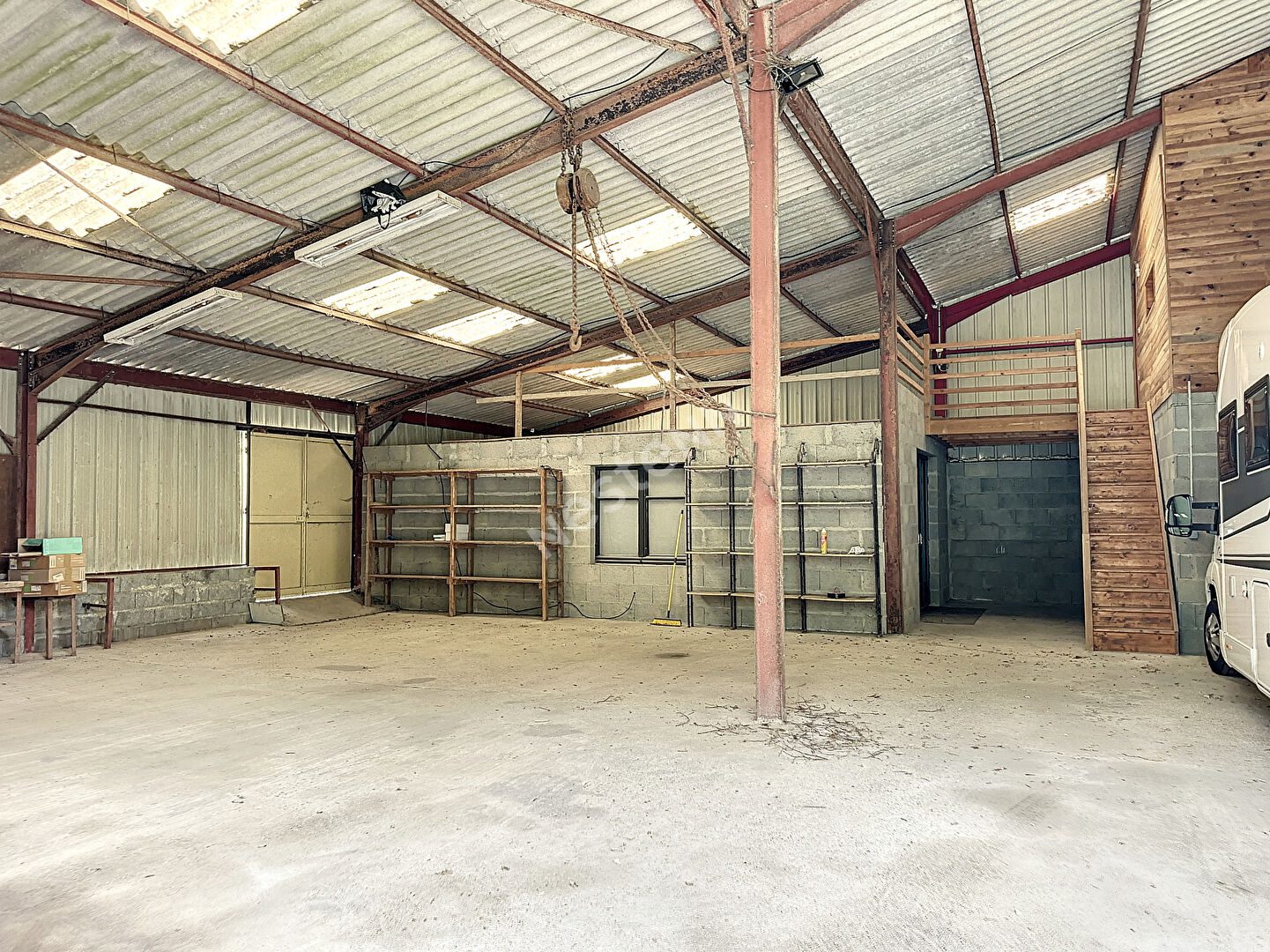 découvrez nos hangars constructibles, idéaux pour vos projets de construction. offrant une solution flexible et durable, ils sont parfaits pour le stockage, l'atelier ou même l'agencement d'espaces de travail. explorez les options disponibles et transformez votre espace dès aujourd'hui.