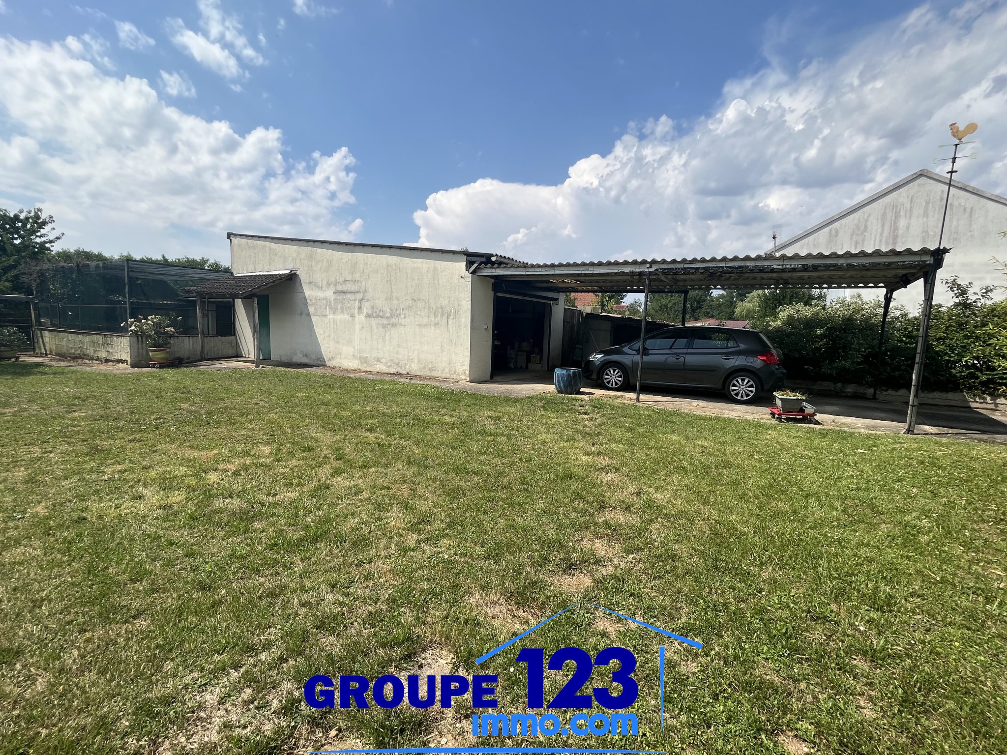 découvrez nos hangars constructibles, idéaux pour vos projets de stockage ou d'atelier. offrant une flexibilité d'aménagement et une structure durable, ces hangars s'adaptent à vos besoins spécifiques tout en respectant les normes de construction.
