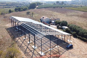 découvrez nos hangars constructibles, idéaux pour vos projets de stockage ou d'ateliers. fabriqués avec des matériaux de qualité, ces structures modulables s'adaptent à vos besoins et offrent une solution pratique et économique.