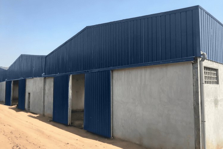 découvrez l'univers du hangar de ferme, un espace essentiel pour abriter votre matériel agricole, vos animaux et vos récoltes. alliez praticité et esthétisme avec des conseils pour optimiser et aménager votre hangar selon vos besoins.