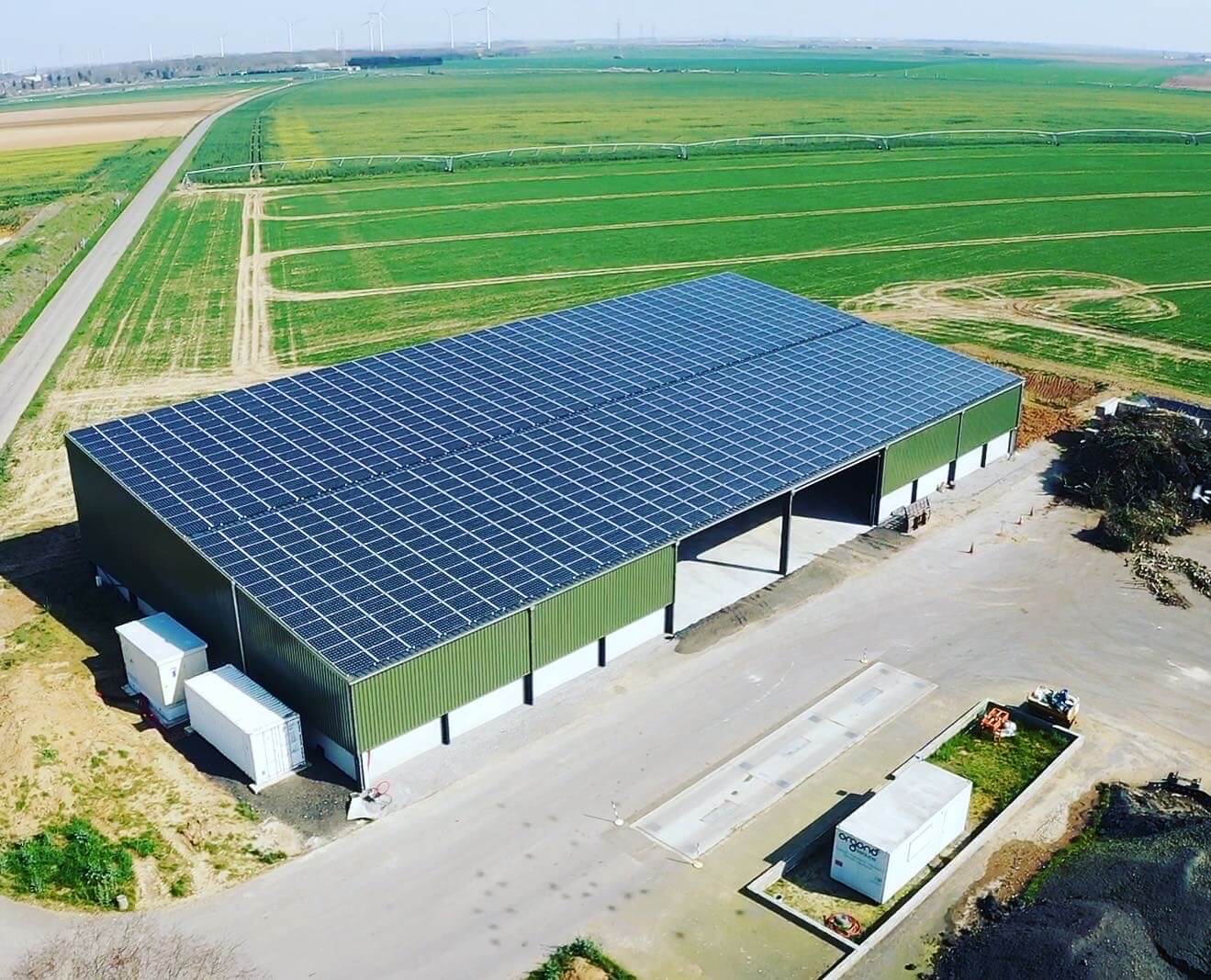 découvrez les avantages d'un hangar photovoltaïque : une solution écologique et économique pour maximiser l'espace tout en produisant de l'énergie renouvelable. optimisez votre site avec une structure polyvalente qui contribue à la durabilité et réduit vos factures d'électricité.