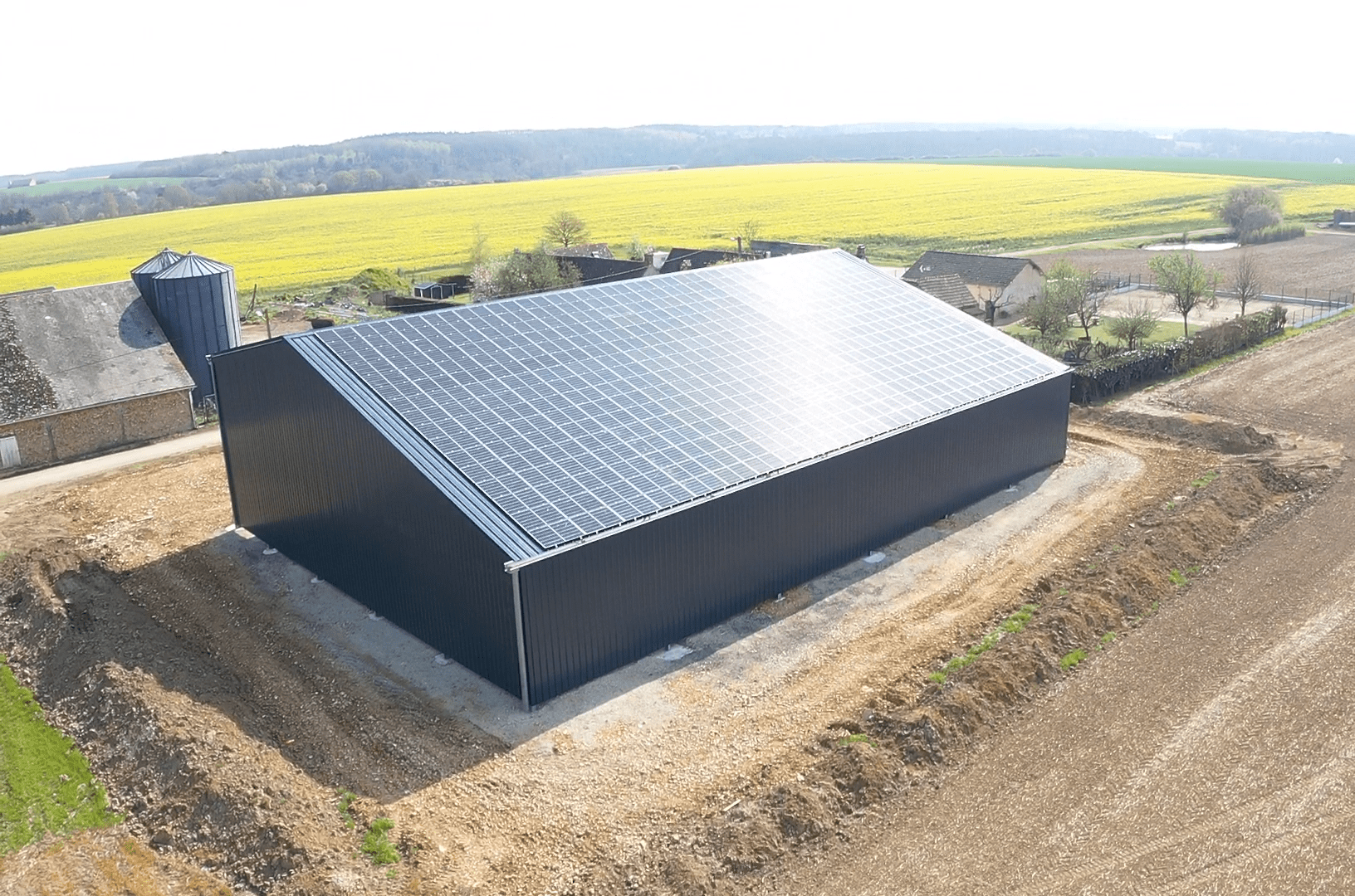 découvrez comment un hangar photovoltaïque peut transformer votre production d'énergie et renforcer votre autonomie énergétique. optez pour une solution durable et économique tout en réduisant votre empreinte carbone.