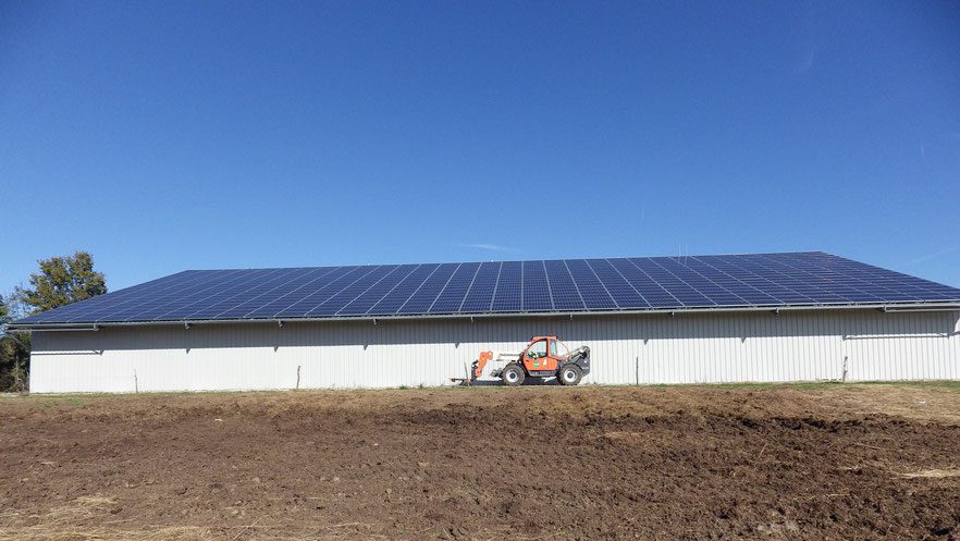 découvrez les avantages du hangar solaire, une solution innovante pour exploiter l'énergie solaire tout en offrant un espace de rangement durable. idéal pour les agriculteurs, les entreprises et les particuliers, ce type d'abri écologique combine performance énergétique et respect de l'environnement.