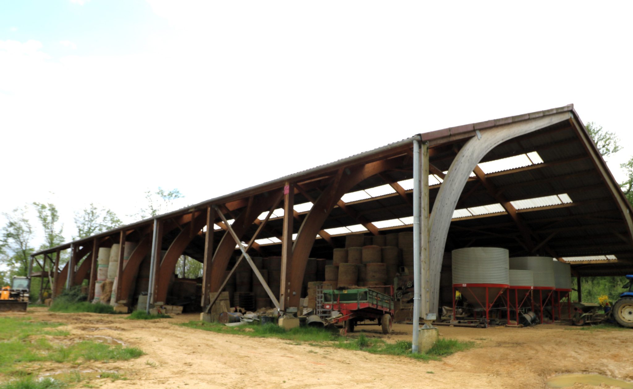découvrez nos hangars agricoles écologiques, conçus pour allier performance et respect de l'environnement. idéaux pour optimiser vos espaces de stockage tout en réduisant votre empreinte carbone, nos structures sont fabriquées avec des matériaux durables et offrent une solution innovante pour les agriculteurs soucieux de l'impact de leur activité. adoptez une agriculture durable avec nos hangars verts.