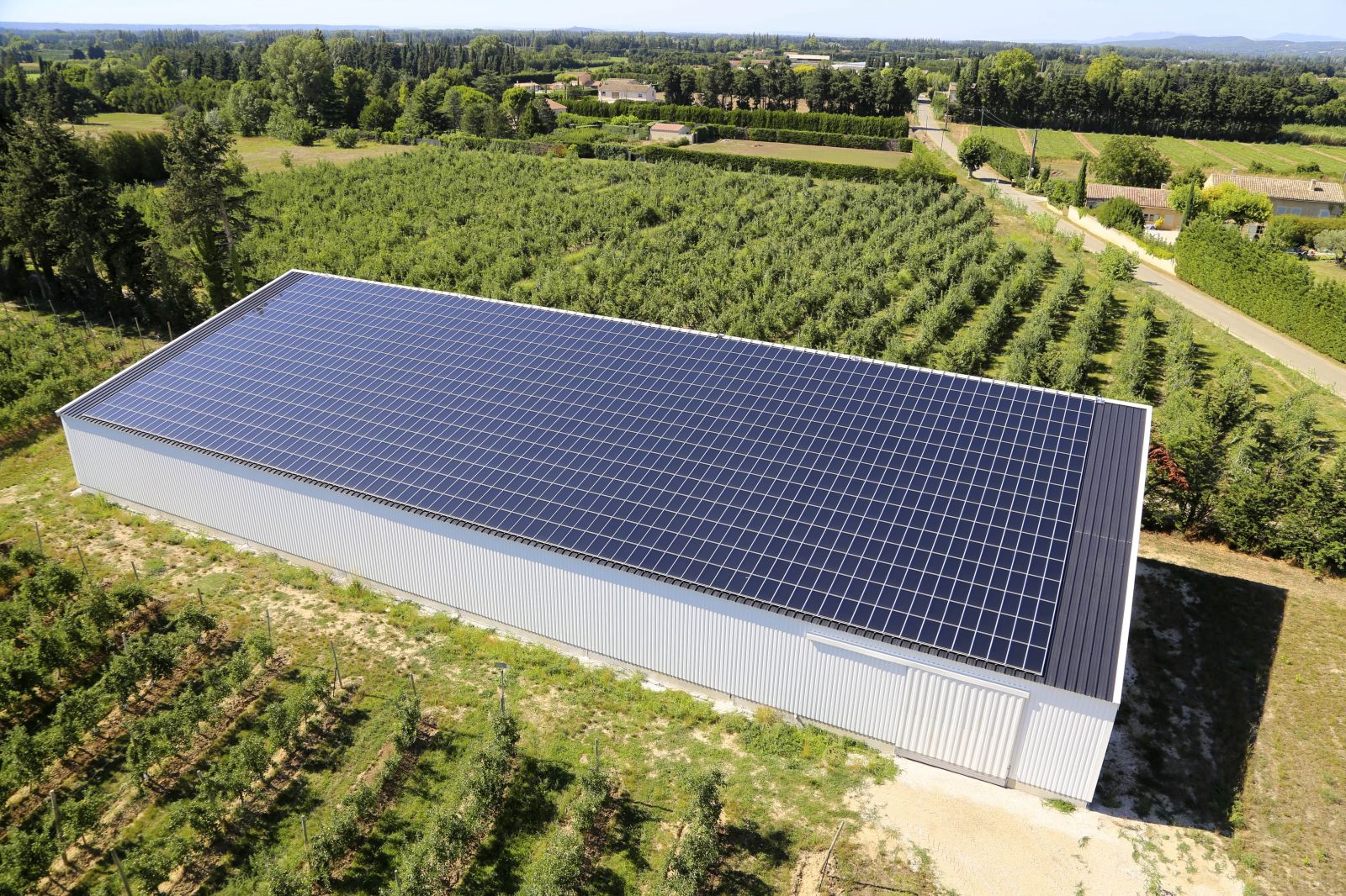 découvrez nos solutions innovantes pour les hangars agricoles, alliant espace de stockage optimal et technologies énergétiques durables. améliorez votre exploitation avec des structures adaptées et des systèmes écoresponsables.