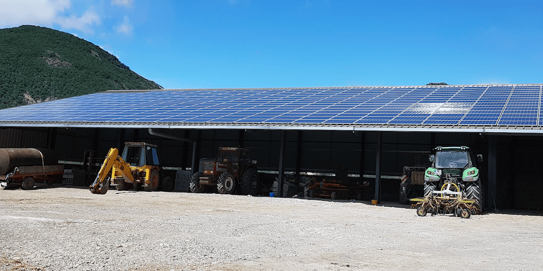 découvrez comment les hangars agricoles jouent un rôle clé dans la transition énergétique. explorez des solutions durables pour optimiser l'utilisation de l'espace agricole tout en intégrant des technologies renouvelables.