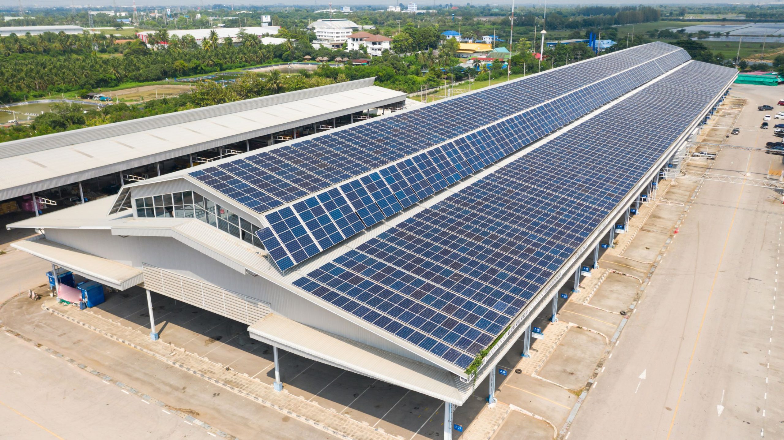 découvrez nos hangars agricoles photovoltaïques alliant performance et durabilité. optimisez votre production tout en profitant d'une énergie renouvelable grâce à nos solutions innovantes adaptées aux besoins des agriculteurs.