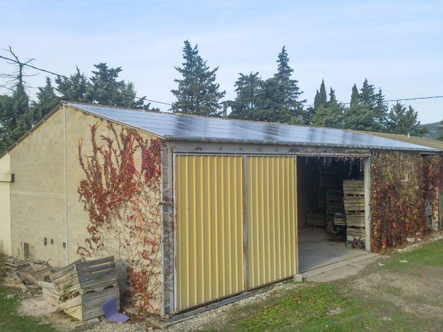 découvrez nos hangars en bois équipés de panneaux photovoltaïques, alliant durabilité et performance énergétique. optimisez votre espace de stockage tout en faisant un geste pour l'environnement grâce à nos solutions écologiques et innovantes.