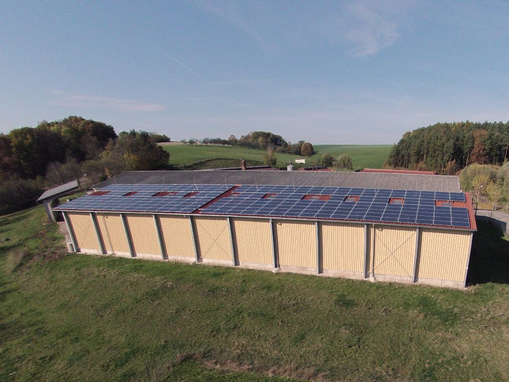 découvrez les avantages et inconvénients des hangars photovoltaïques dans notre article. apprenez comment cette solution durable peut transformer vos espaces tout en analysant les aspects économiques, environnementaux et techniques.