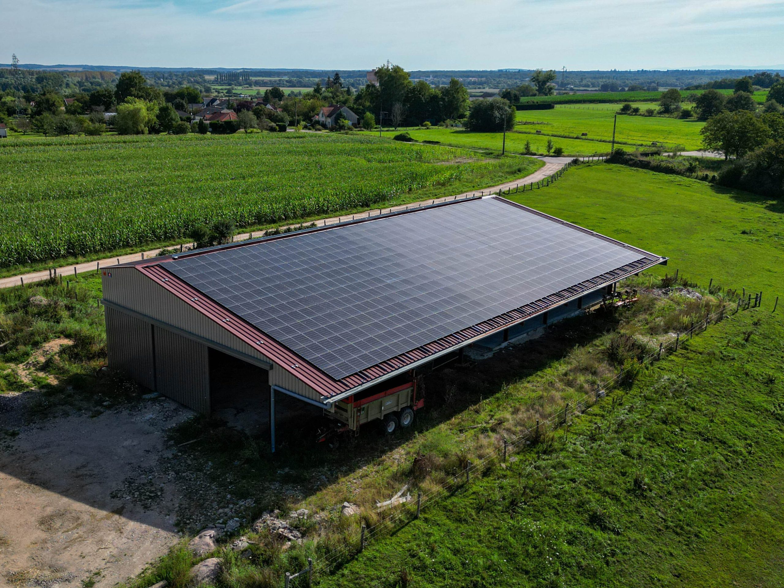 découvrez comment l'harmonie entre l'énergie photovoltaïque et l'agriculture à laon révolutionne le développement durable. explorez les synergies prometteuses pour un avenir plus vert et respectueux de l'environnement.