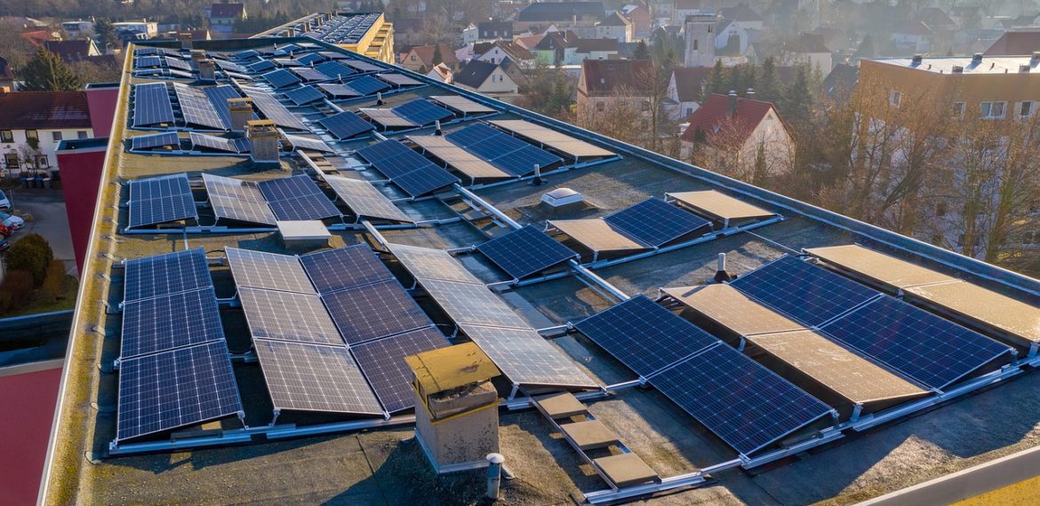 découvrez l'impact économique des hangars photovoltaïques, une solution innovante qui allie efficacité énergétique et rentabilité. apprenez comment les panneaux solaires installés sur les structures agricoles et commerciales peuvent réduire les coûts d'électricité et générer des revenus supplémentaires grâce à la vente d'électricité excédentaire.