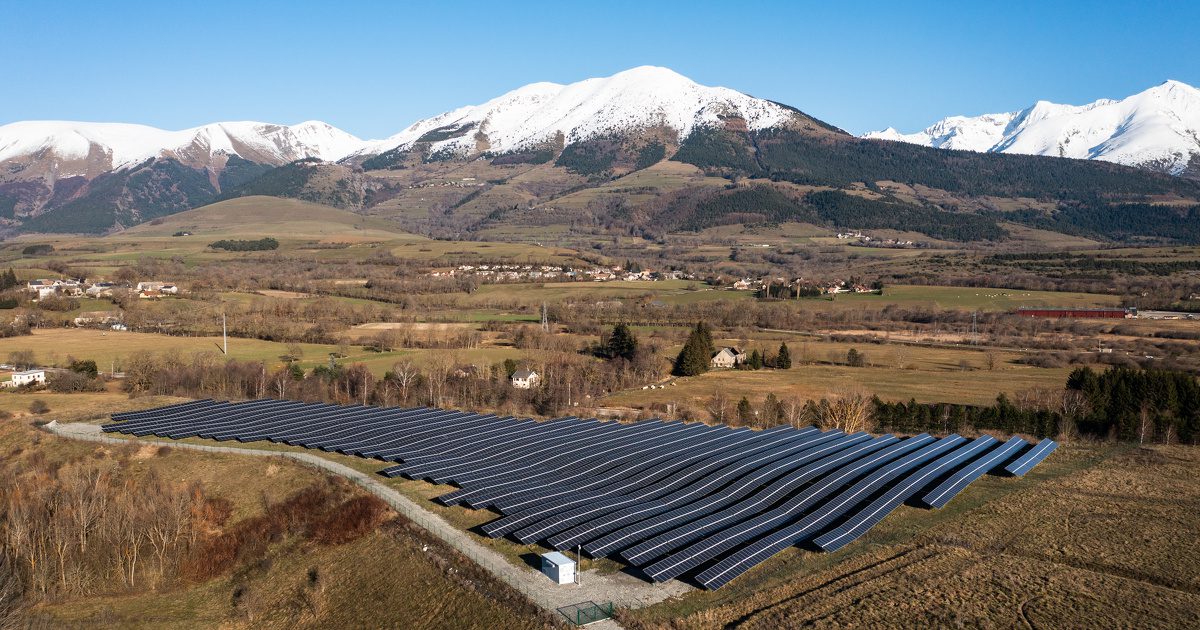 découvrez comment l'énergie photovoltaïque influence la biodiversité. explorez les effets positifs et négatifs des installations solaires sur la faune et la flore, et les solutions pour un développement durable et respectueux de l'environnement.
