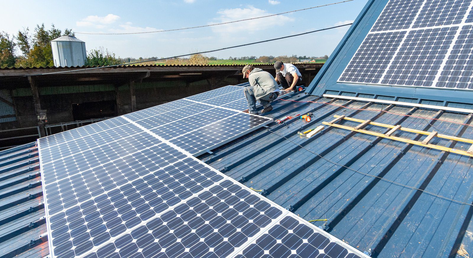 découvrez l'impact socio-économique des hangars photovoltaïques : une solution innovante qui allie développement durable, création d'emplois locaux et réduction des coûts énergétiques pour les entreprises. explorez comment cette initiative peut transformer le paysage économique tout en contribuant à la transition énergétique.