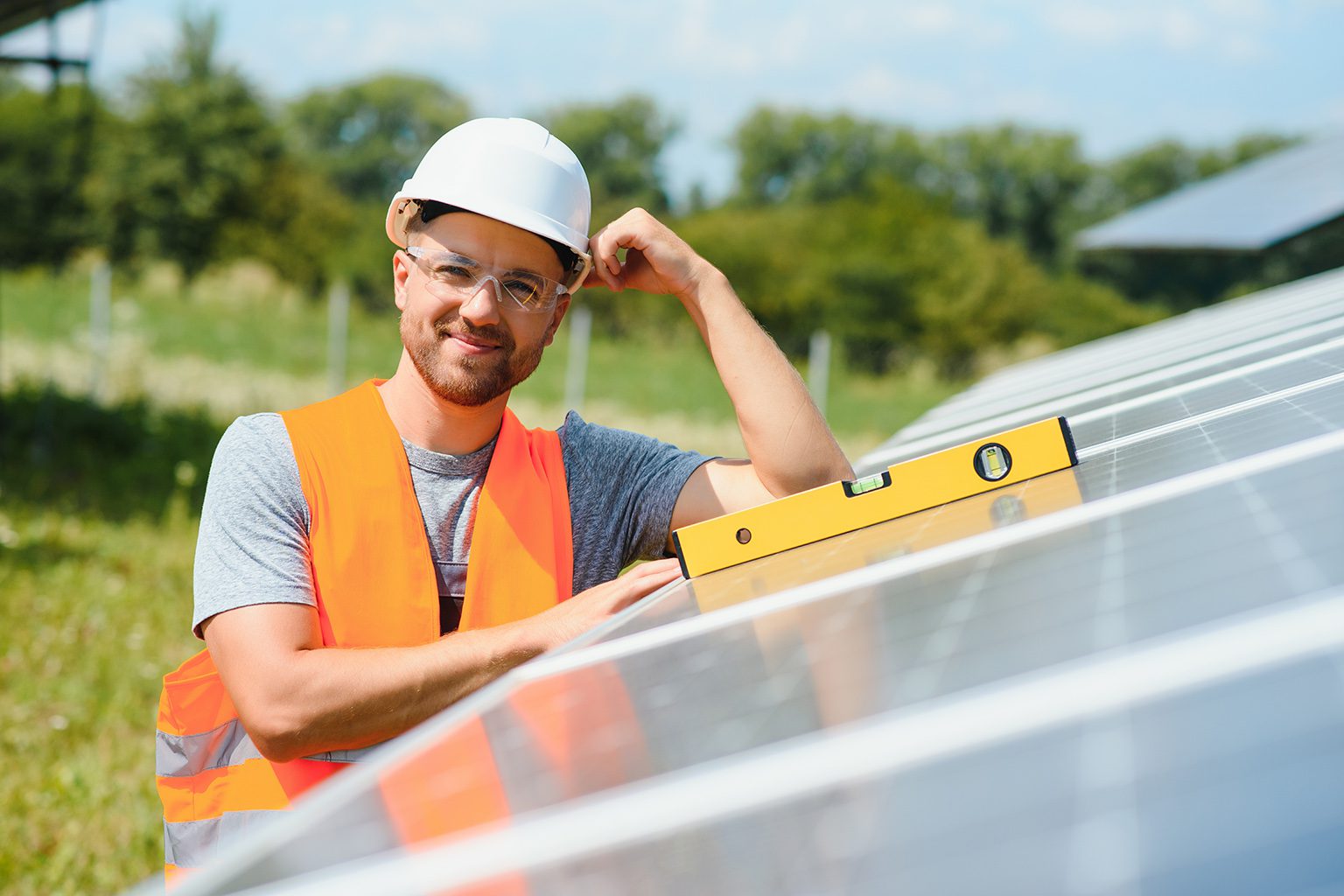 découvrez l'impact socio-économique des hangars photovoltaïques, une solution innovante alliant agriculture et énergie renouvelable. analyse des bénéfices environnementaux, des retombées économiques pour les agriculteurs et des opportunités d'emploi. informez-vous sur ce modèle durable qui transforme nos paysages et favorise la transition énergétique.
