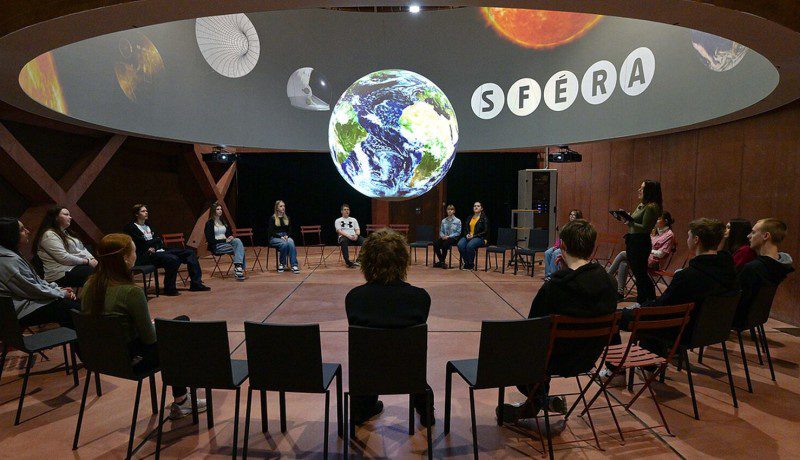 découvrez les dernières tendances en matière d'innovation éducative, qui transforment l'apprentissage et optimisent l'engagement des étudiants. explorez des méthodes novatrices et des outils technologiques qui révolutionnent l'enseignement pour un avenir éducatif dynamique.