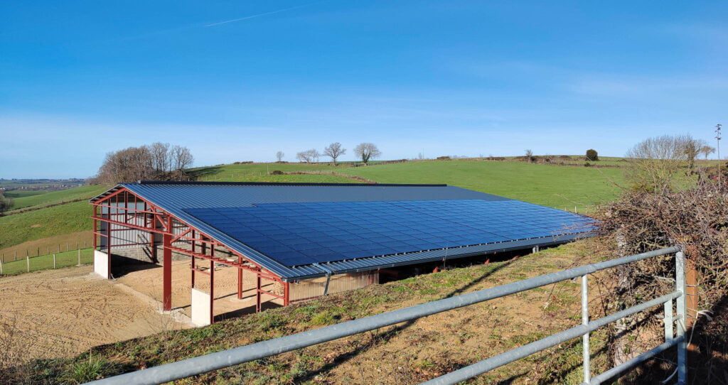 découvrez les dernières innovations en matière de hangars agricoles photovoltaïques, conçus pour optimiser la production d'énergie solaire tout en répondant aux besoins des exploitations agricoles. améliorez votre rendement et réduisez votre empreinte carbone grâce à des solutions durables et innovantes.