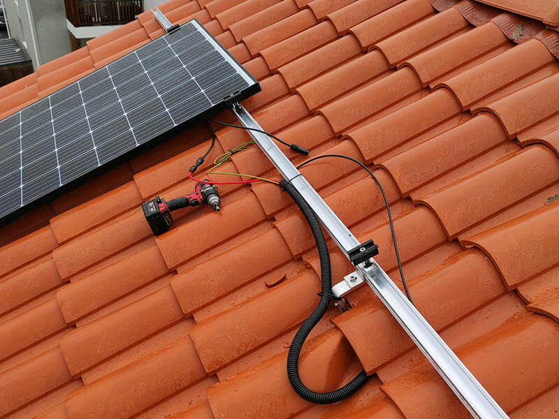 découvrez comment l'installation de panneaux solaires peut vous permettre de réduire votre facture d'énergie tout en préservant l'environnement. obtenez des conseils pratiques, les étapes à suivre et les avantages financiers d'opter pour l'énergie solaire.