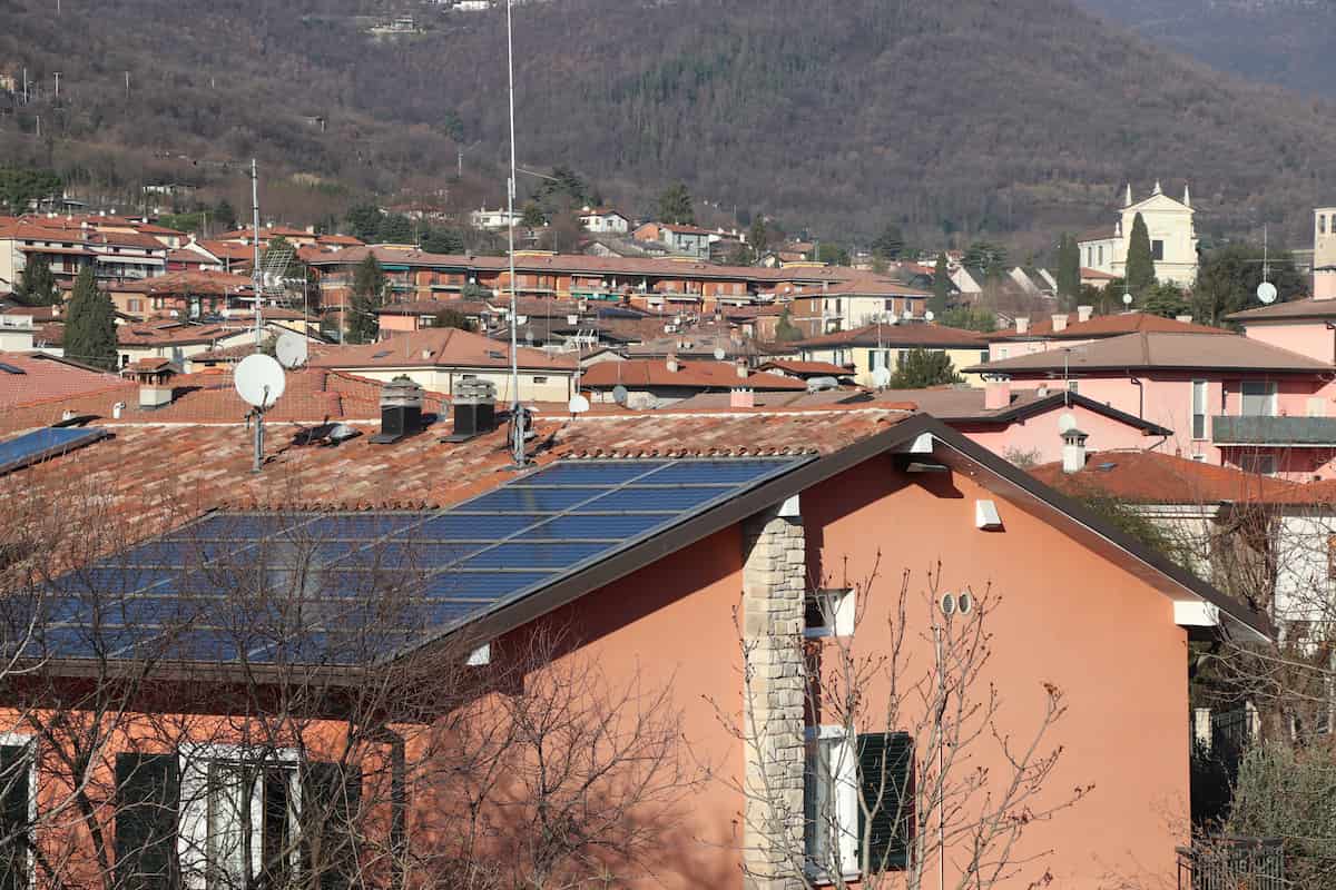 découvrez nos services d'installation de panneaux solaires en occitanie. profitez d'une énergie renouvelable et réduisez votre facture d'électricité tout en préservant l'environnement. contactez-nous pour un devis personnalisé!