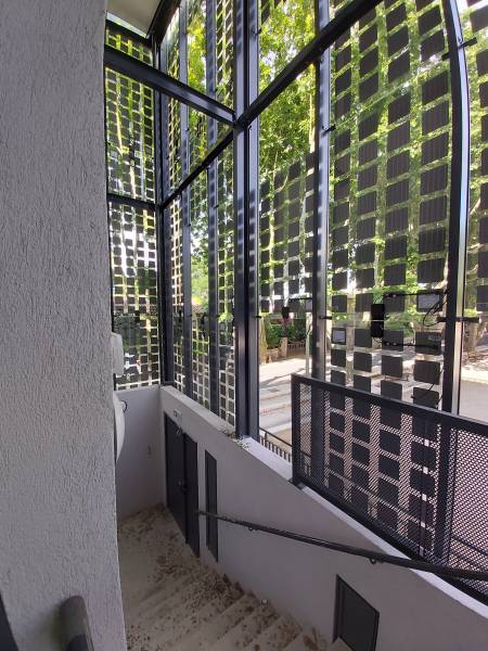 découvrez comment l'intégration de hangars photovoltaïques peut transformer votre espace de travail en une source d'énergie durable. optimisez votre superficie tout en bénéficiant d'une solution écologique et rentable. informez-vous sur les avantages, les technologies disponibles et les étapes d'installation pour tirer le meilleur parti de l'énergie solaire.