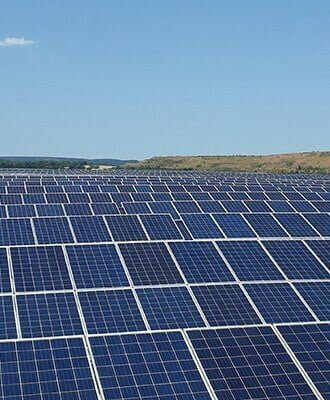 découvrez la législation encadrant les hangars photovoltaïques en france. informez-vous sur les normes, les aides financières et les obligations réglementaires pour optimiser l'intégration de panneaux solaires sur vos infrastructures agricolas et industrielles.