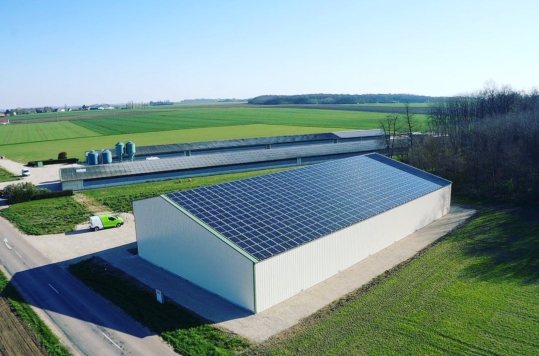 découvrez notre service de location de terrains agricoles pour l'installation de panneaux photovoltaïques. optimisez votre espace tout en contribuant à la transition énergétique et à la production d'énergie renouvelable.