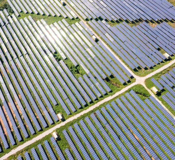 découvrez notre service de location de terrains agricoles adaptés aux projets photovoltaïques. optimisez l’utilisation de votre terre avec des solutions énergétiques durables et rentables. rejoignez la transition énergétique et investissez dans un avenir plus vert.