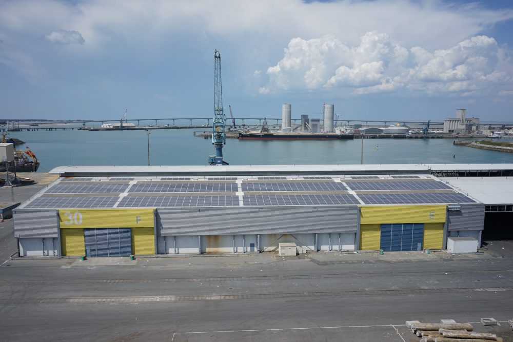 découvrez nos solutions de location de toitures photovoltaïques pour optimiser votre consommation d'énergie tout en préservant l'environnement. bénéficiez d'une énergie renouvelable sans investissement initial et participez à la transition énergétique.