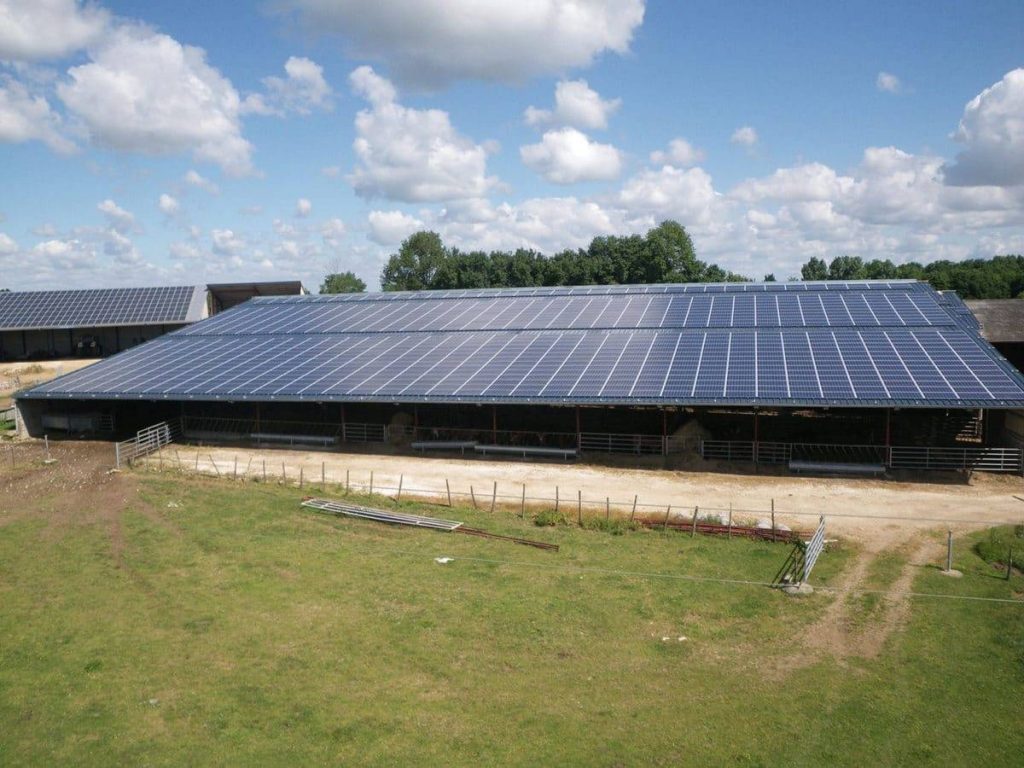 découvrez notre service de location de toiture photovoltaïque, vous permettant de produire votre propre électricité verte tout en bénéficiant d'un revenu supplémentaire. optez pour une énergie renouvelable et engagée, simple et avantageuse.