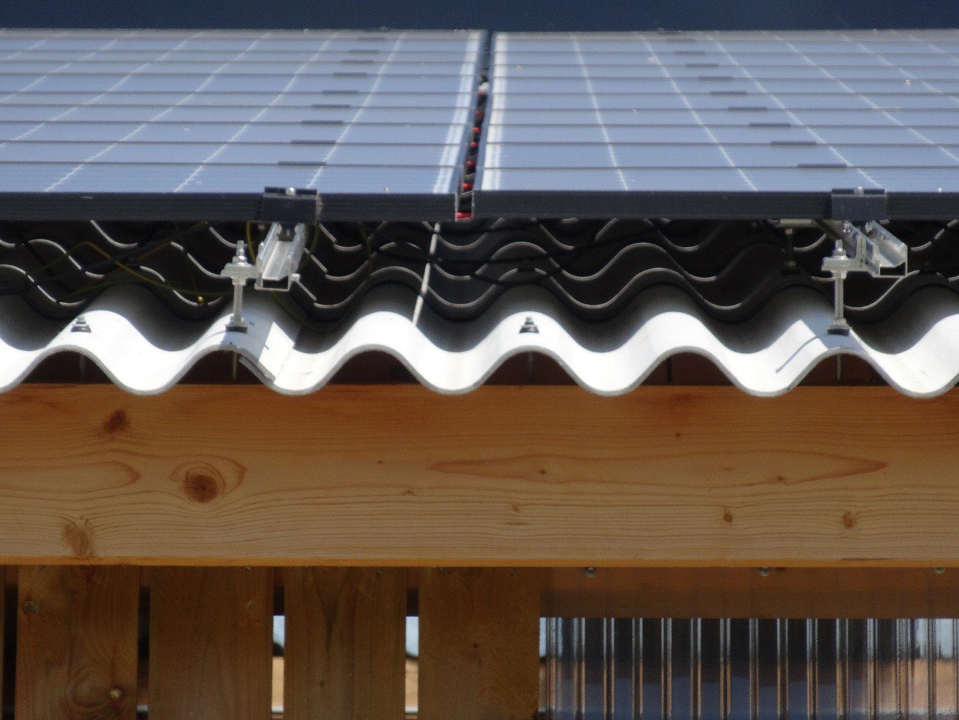 découvrez notre service de location de toitures agricoles équipées de panneaux photovoltaïques. optimisez votre espace tout en produisant une énergie renouvelable et en générant des revenus supplémentaires grâce à une solution écologique et durable.