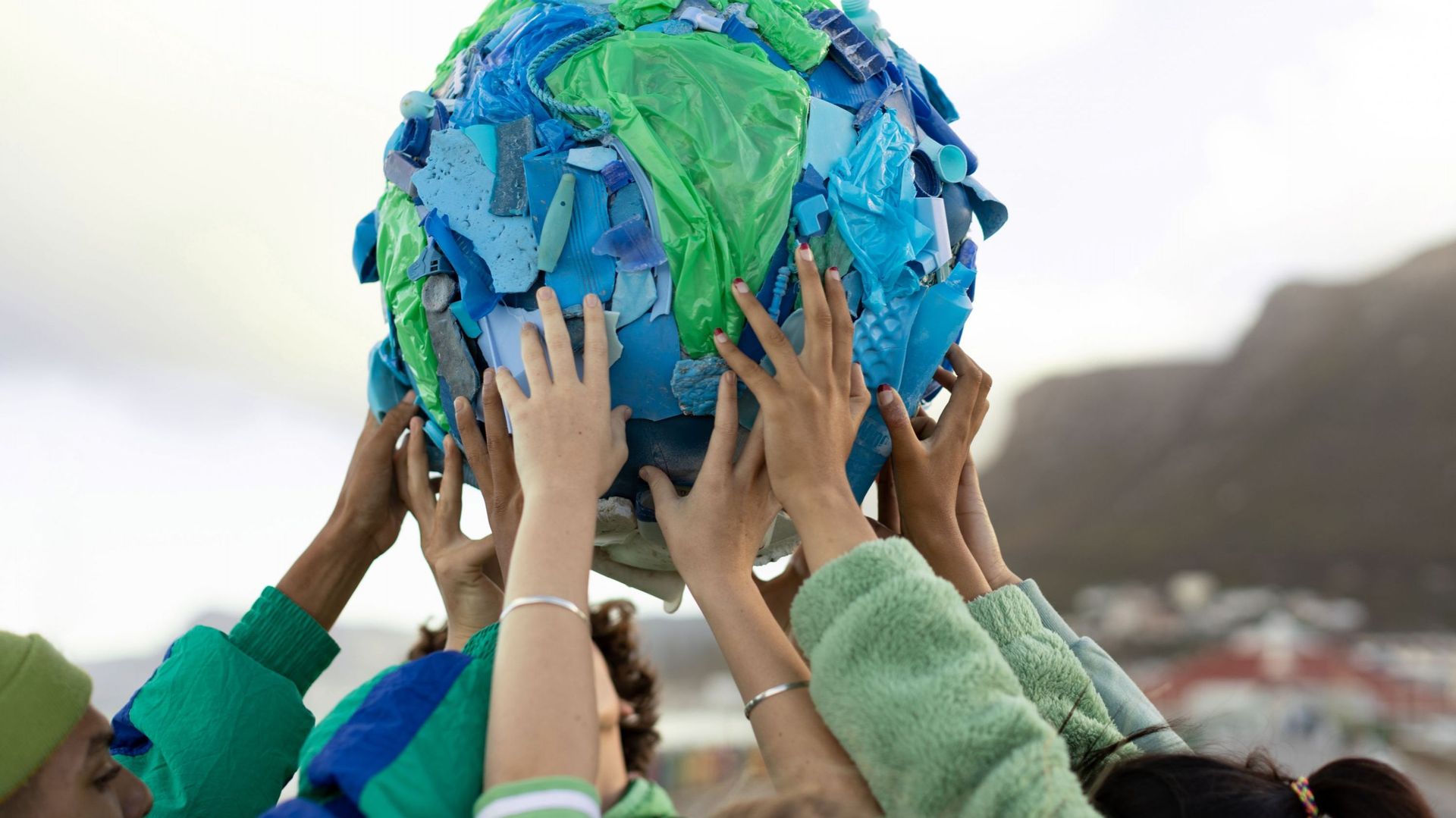 découvrez les enjeux de la lutte contre la pollution plastique et explorez des solutions innovantes pour préserver notre environnement. engagez-vous pour un monde sans plastique et apprenez comment chacun peut agir pour réduire son empreinte écologique.