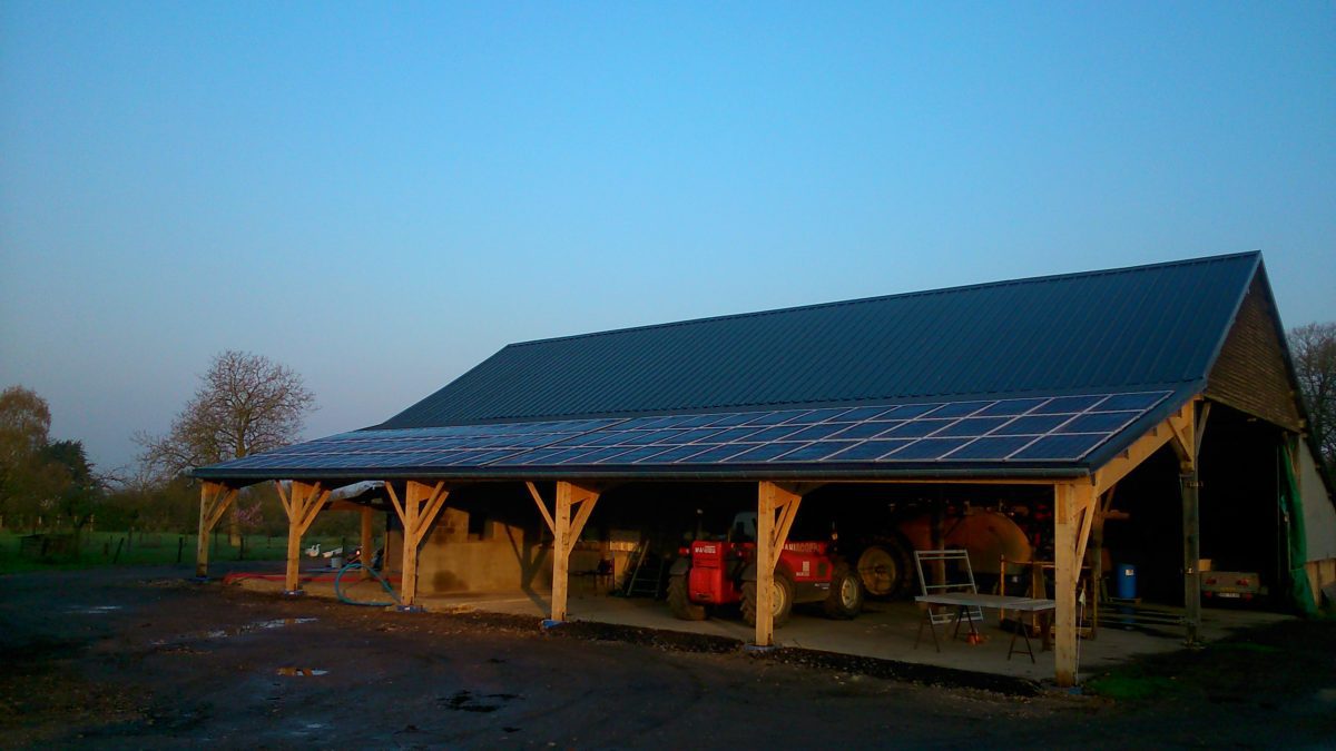 optimisez la performance de vos installations solaires avec nos services de maintenance pour hangars photovoltaïques. assurez la longévité et l'efficacité de vos panneaux grâce à des interventions professionnelles et régulières.