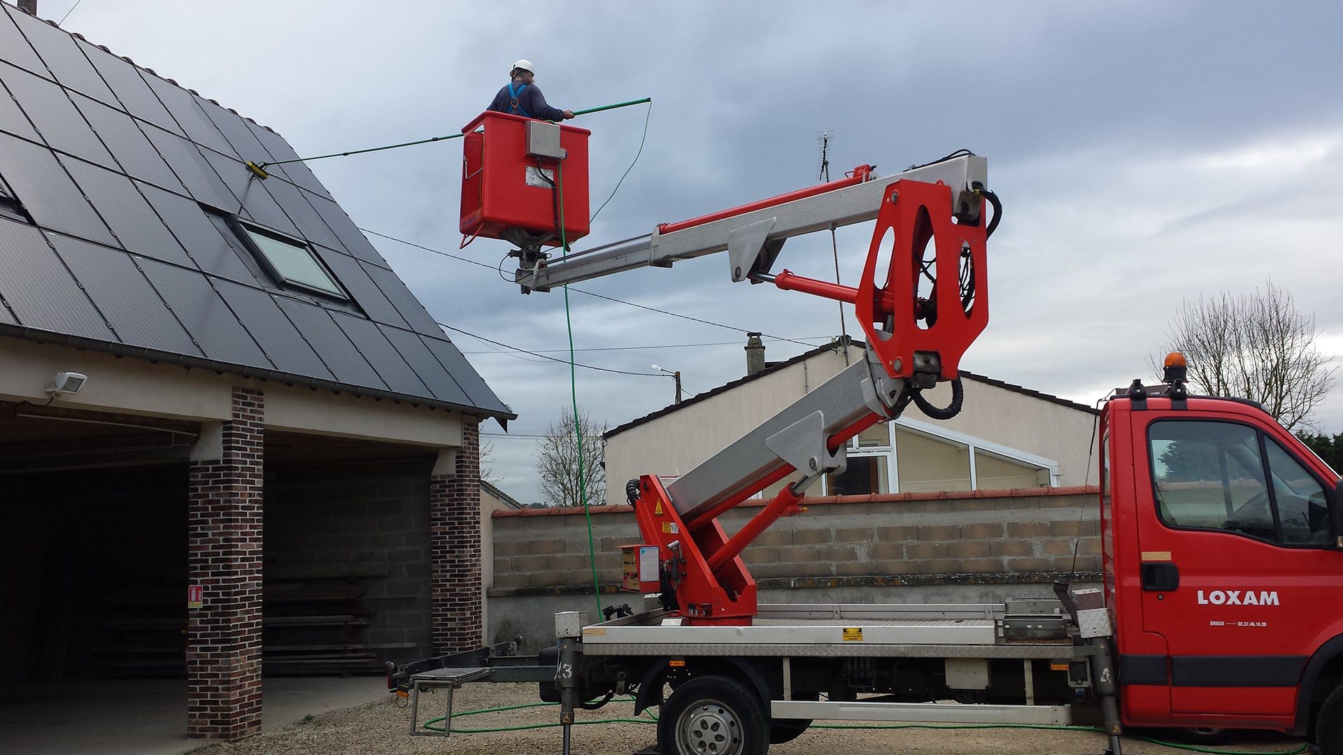 assurez le bon fonctionnement de vos panneaux photovoltaïques avec un service de maintenance professionnel. profitez d'une performance optimale et prolongez la durée de vie de votre installation grâce à des vérifications régulières et des interventions adaptées.