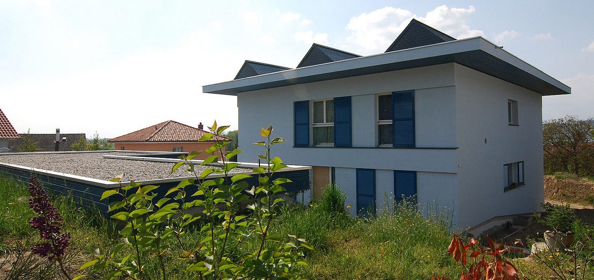 découvrez la maison zéro énergie, une construction durable qui produit autant d'énergie qu'elle en consomme. explorez les avantages de ce mode de vie éco-responsable, alliant confort moderne et respect de l'environnement.