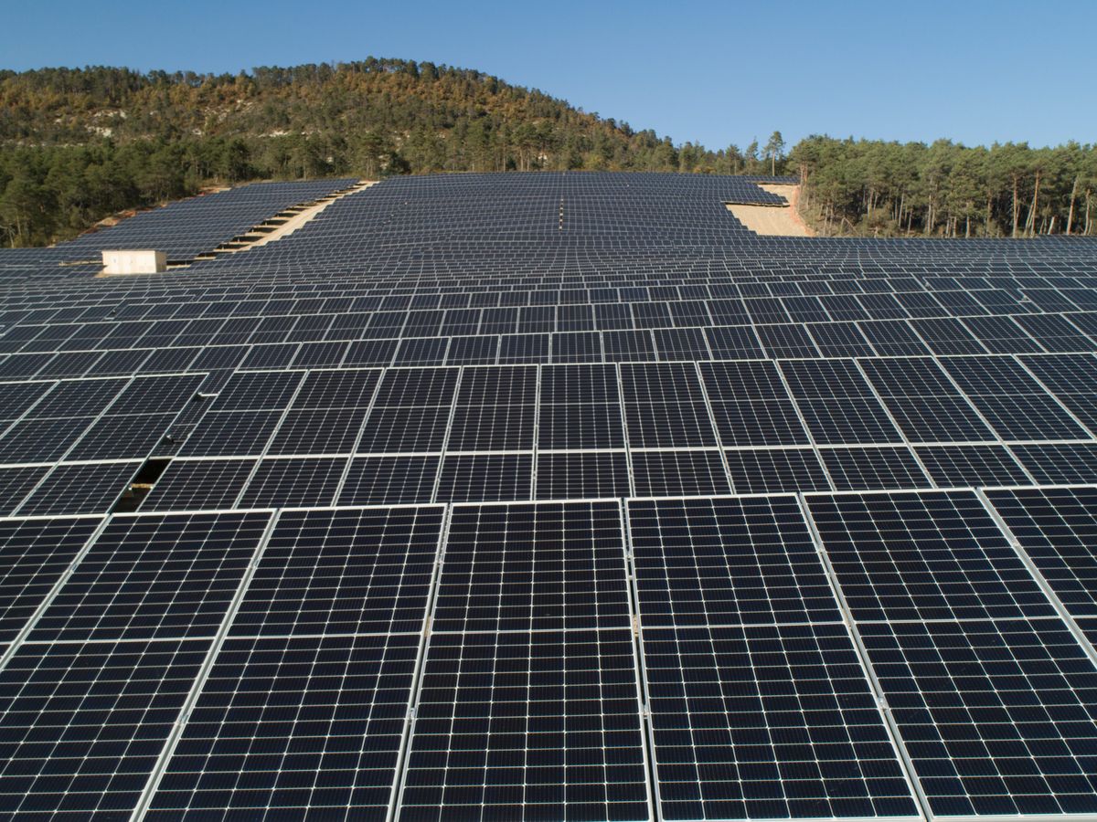 découvrez les meilleures technologies pour les fermes solaires, qui optimisent la production d'énergie renouvelable et réduisent les coûts. explorez les innovations et les tendances actuelles pour maximiser l'efficacité de votre projet solaire.