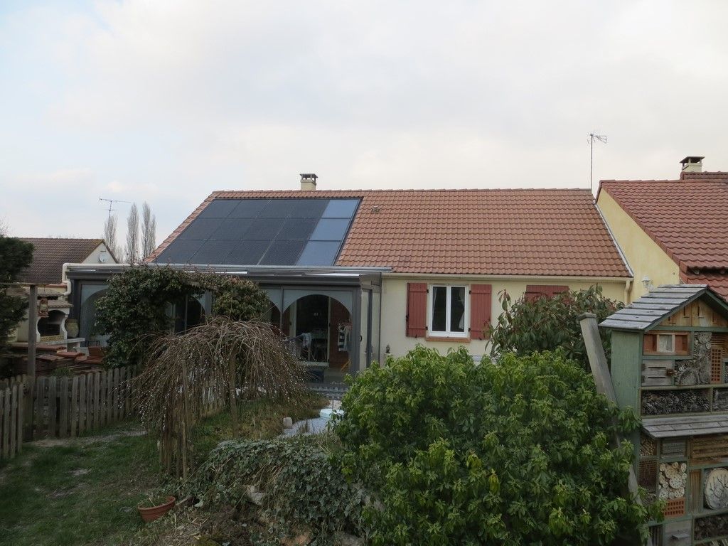 découvrez les panneaux aérovoltaïques, une solution innovante alliant production d'énergie solaire et optimisation thermique pour vos bâtiments. profitez des avantages écologiques et économiques d'une technologie durable qui contribue à la transition énergétique tout en réduisant vos factures d'électricité.