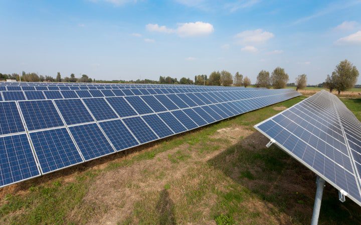 découvrez les avantages des panneaux photovoltaïques agricoles pour optimiser la production d'énergie sur vos exploitations. informez-vous sur les solutions durables qui allient écologie et économies tout en soutenant la transition énergétique.